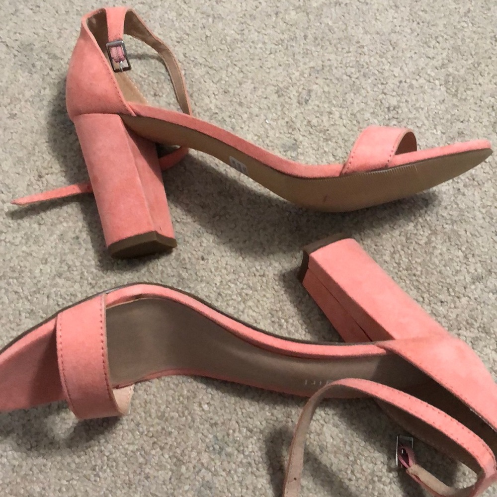 Pink heels - Picture 3 of 4